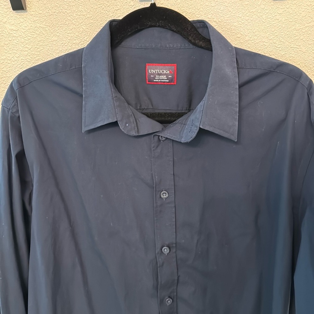 Long sleeve men’s UNTUCKit button down shirt